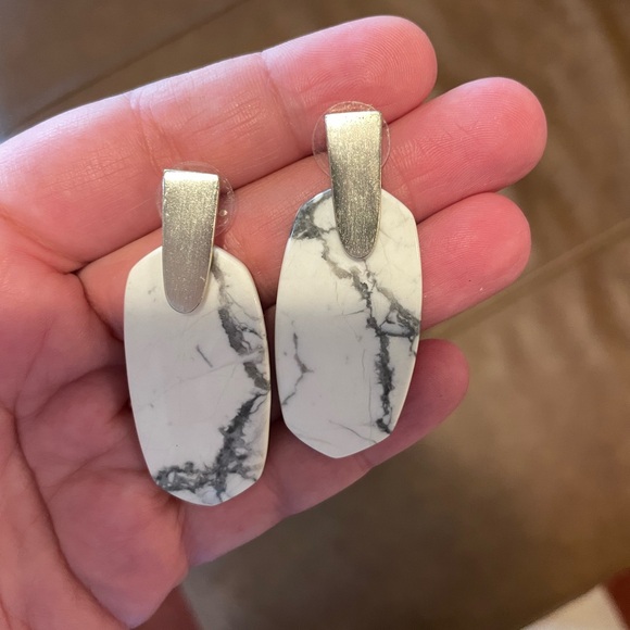 Kendra Scott Jewelry - Kendra Scott Howlite Aragon Earrings